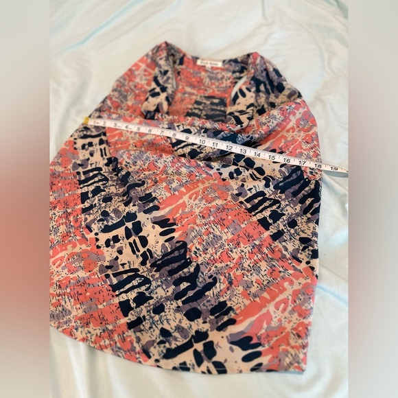 Black Rainn  Women’s Small Sleeveless Abstract Print Cowl Neck Flowy Blouse. - Picture 3 of 11